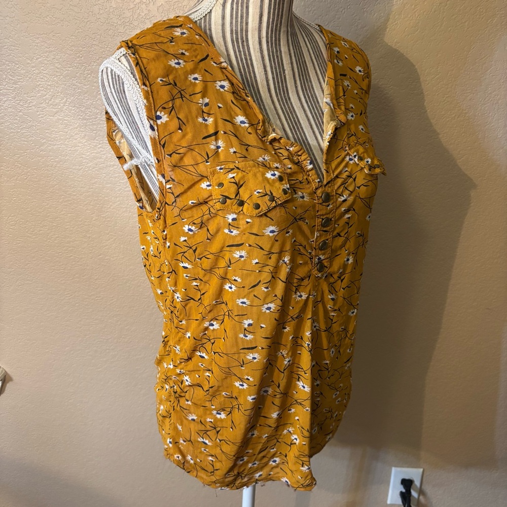 Eden & Olivia Blouse Medium Mustard Gold Floral White Sleeveless Buttons Boho - Picture 5 of 14